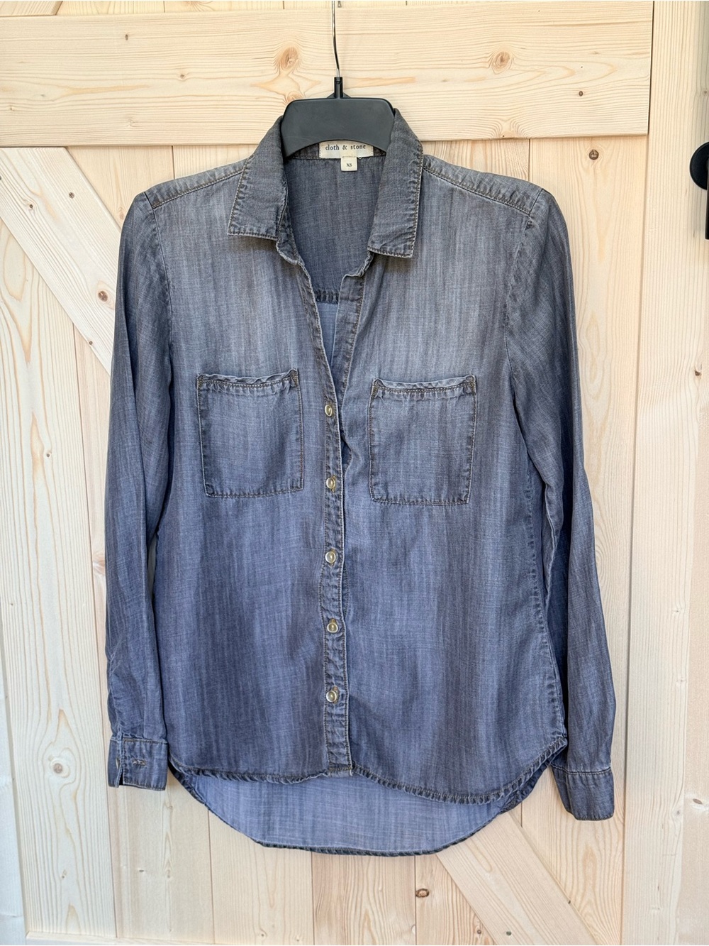 cloth & stone Lightweight Chambray Shirt in Faded Blue-Gray